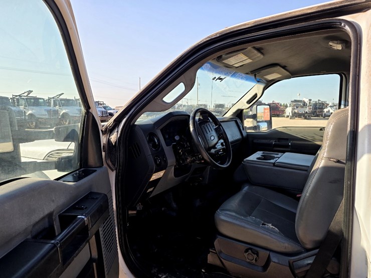 2011-ford-f550-image-9
