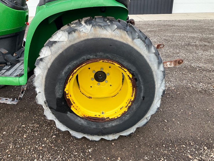 john-deere-3038e-image-19