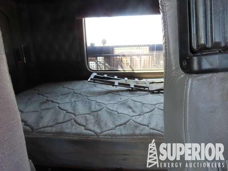 2011-kenworth-t800-image-7