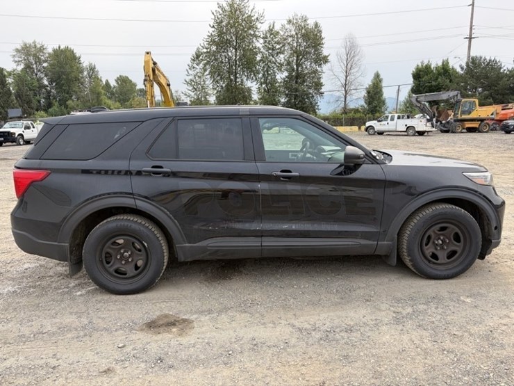 2020-ford-explorer-image-3