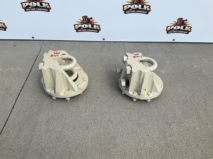 #5032-•-pair-of-3-1/4"-ih-tractor-dual-wheel-hubs-image-1