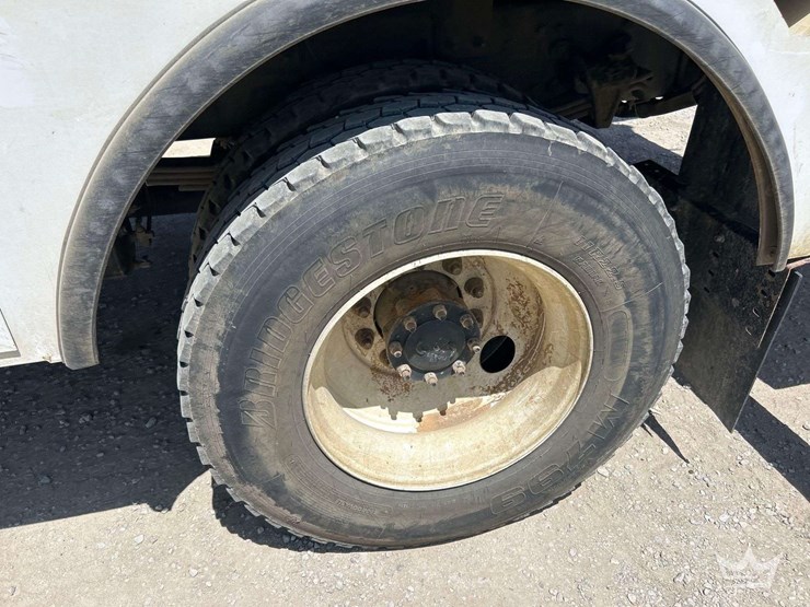 2019-freightliner-m2-106-image-42