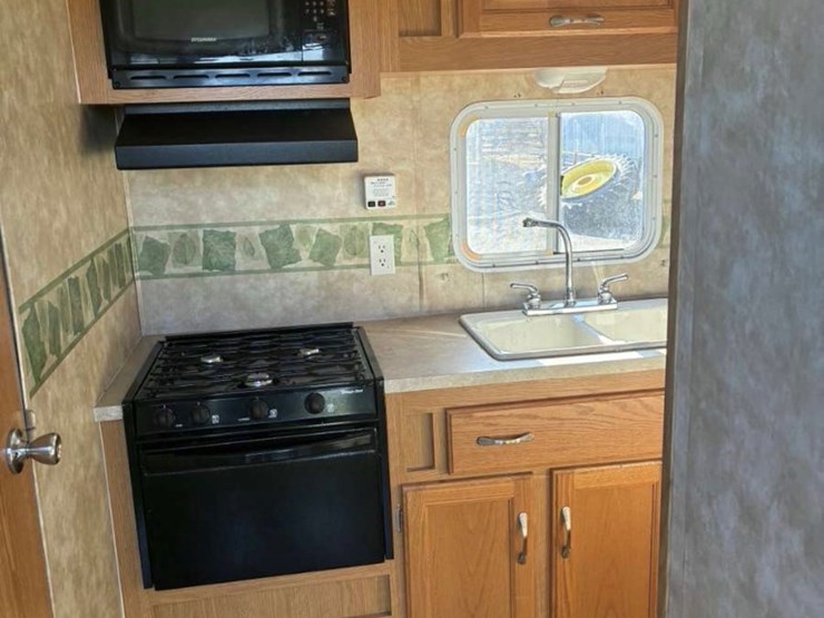 #668-•-spirit-of-america-camper-image-5