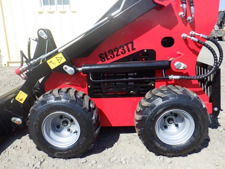 2026-sdlool-323tz-skid-steer-loader-image-8