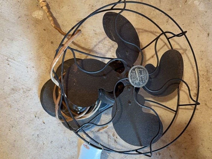 emerson-sealreege-fan-image-1