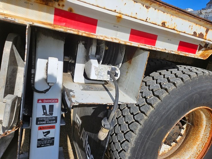 2002-freightliner-fl80-image-31