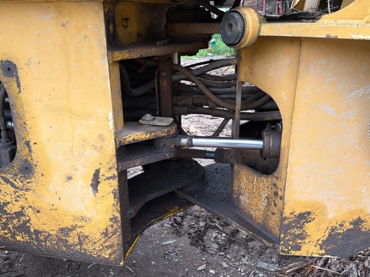 1990-deere-444e-image-25