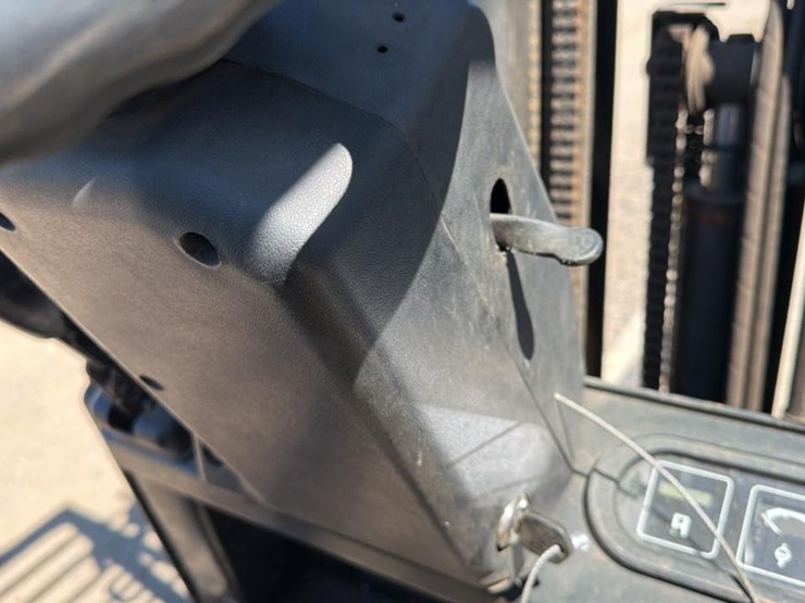 #1355-•-2004-yale-glc040-forklift-image-20
