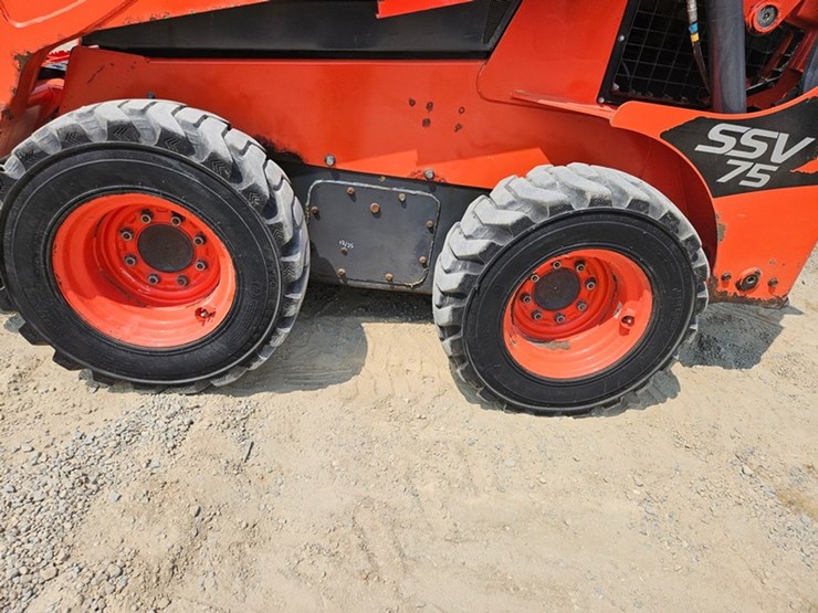 2016-kubota-ssv75-image-27