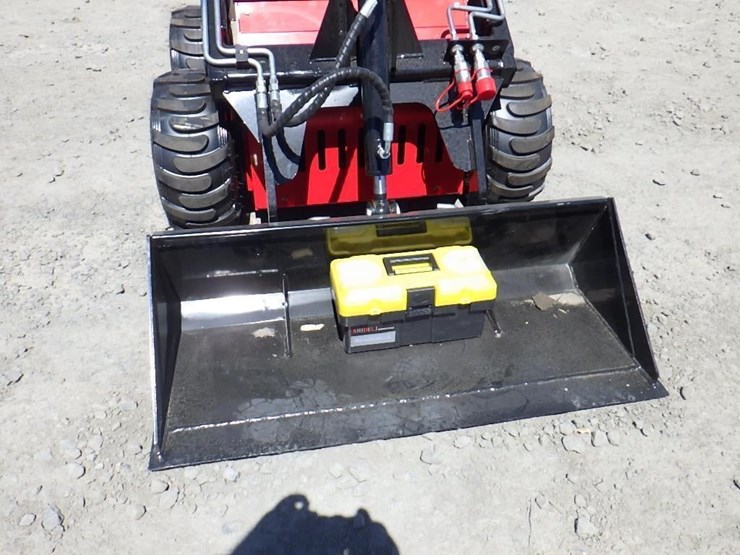 2026-future-323tz-skid-steer-loader-image-5