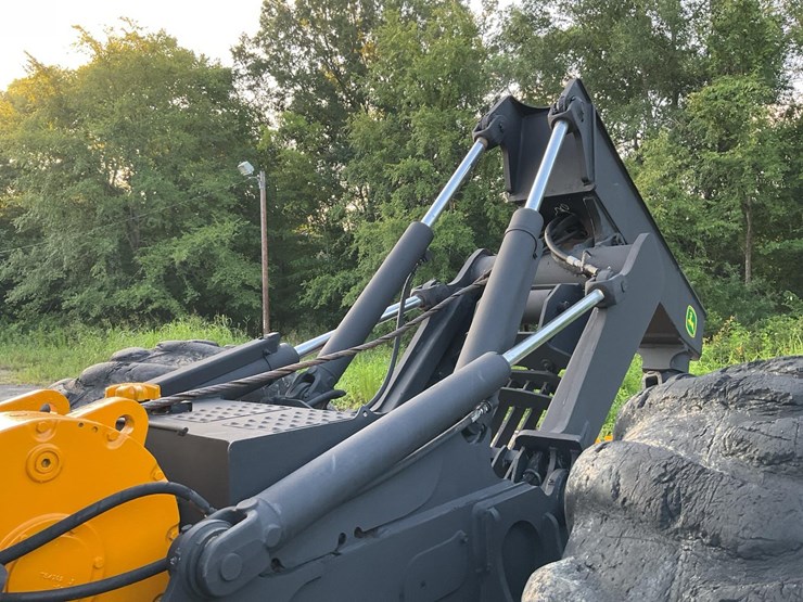 2006-deere-648g-iii-image-44