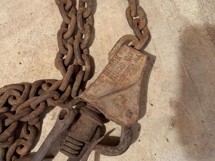 hooks-and-chain-image-2