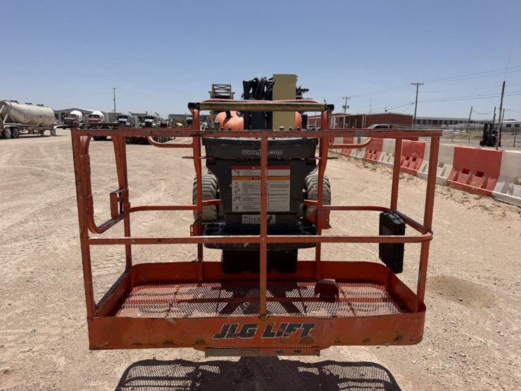 2013-jlg-450aj-image-3