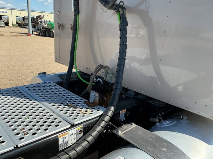2013-kenworth-t800-image-31