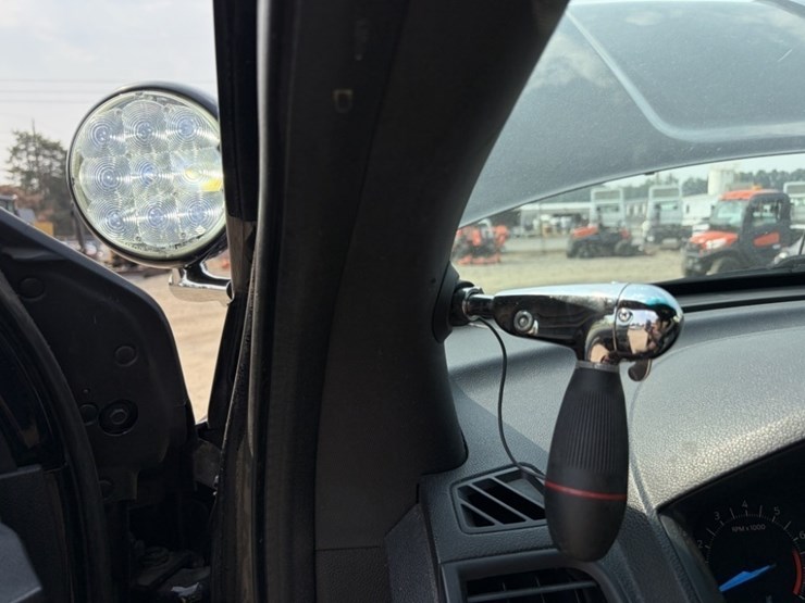 2017-ford-explorer-image-28