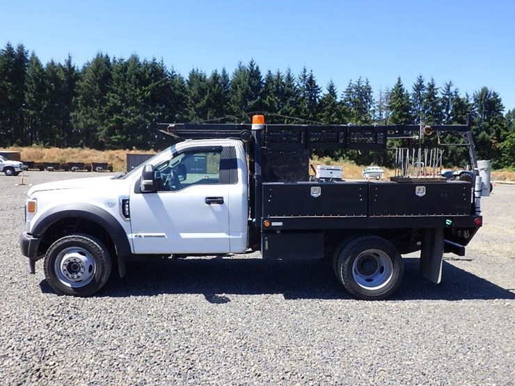 2020-ford-f550-image-2