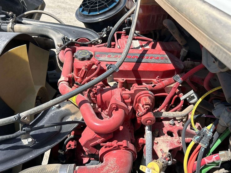 2019-freightliner-m2-106-image-7