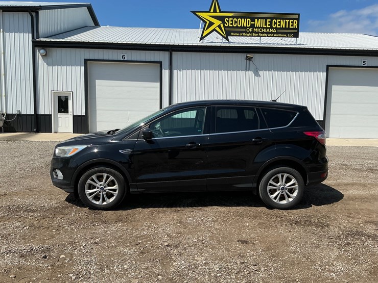2017-ford-escape-se-image-2