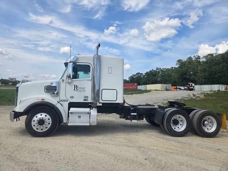 2017-freightliner-122sd-image-6