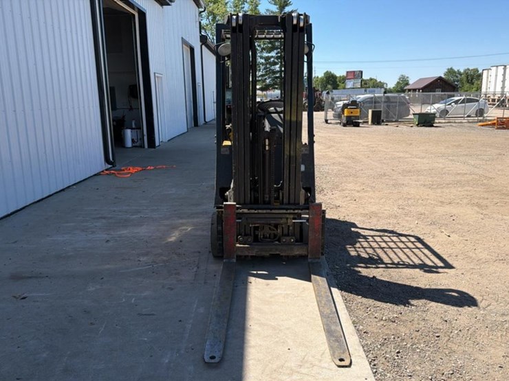 #1355-•-2004-yale-glc040-forklift-image-8