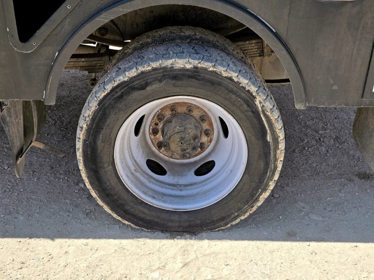 2010-ford-f550-image-18