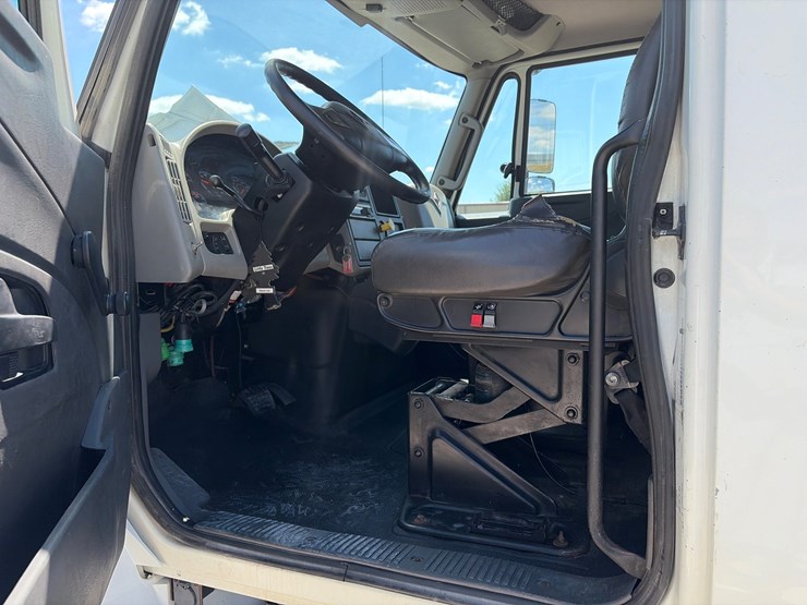 2018-international-durastar-4300-image-19