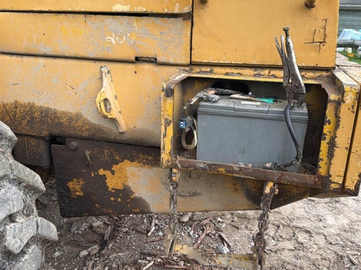 1990-deere-444e-image-43