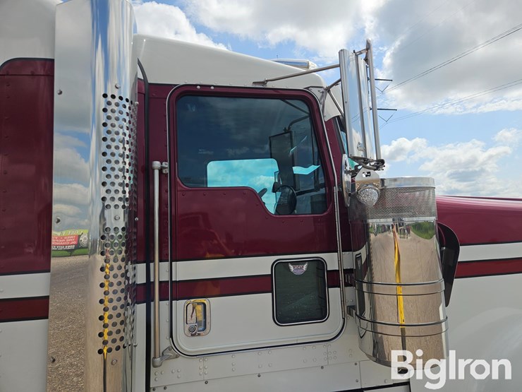 2024-kenworth-w900-image-19