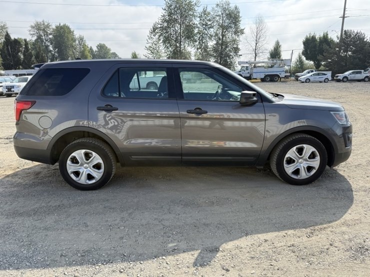2017-ford-explorer-image-3