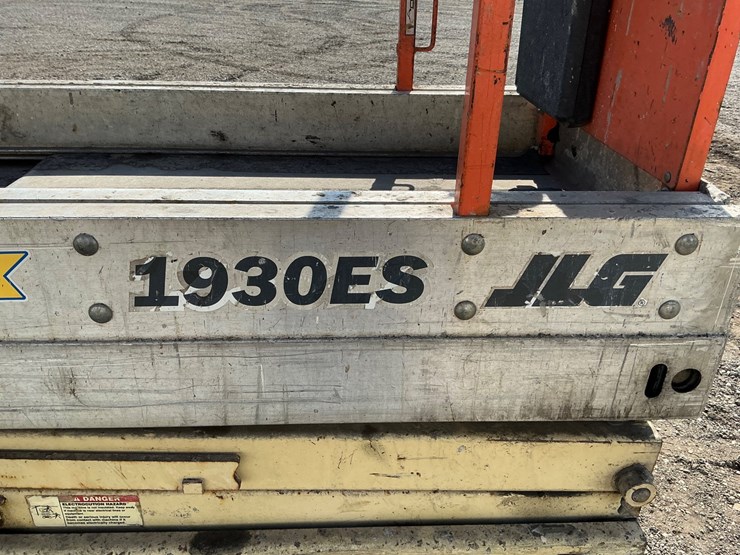 2007-jlg-1930es-image-5