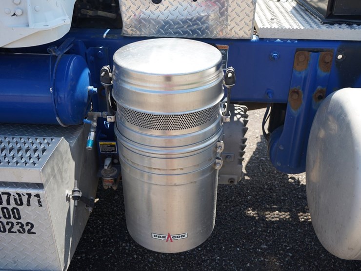 2015-peterbilt-365-t/a-daycab-truck-tractor-image-9