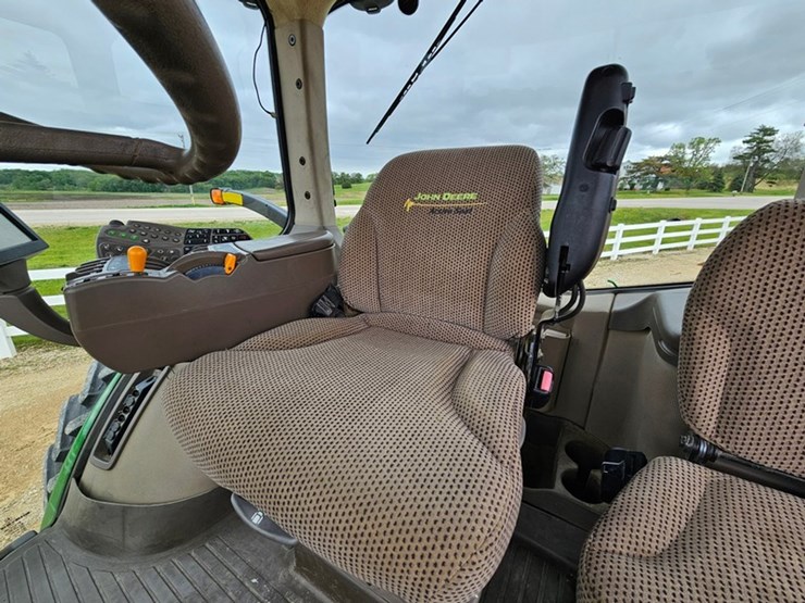 2013-john-deere-8335r-image-29