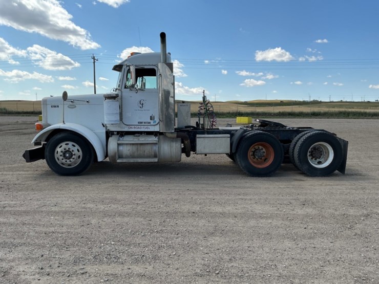 2000-peterbilt-379-image-8