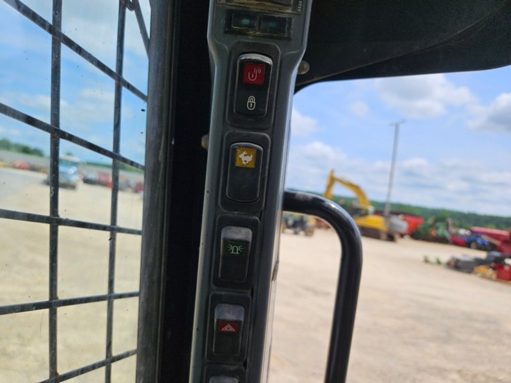 new-holland-c238-image-31