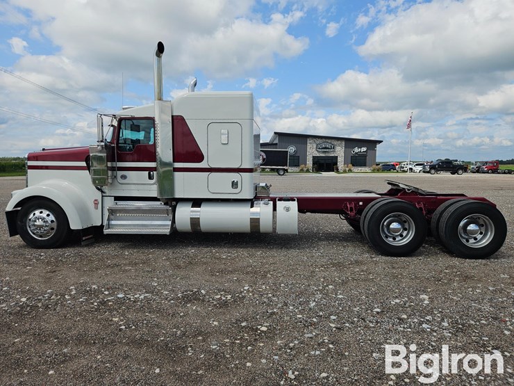 2024-kenworth-w900-image-8