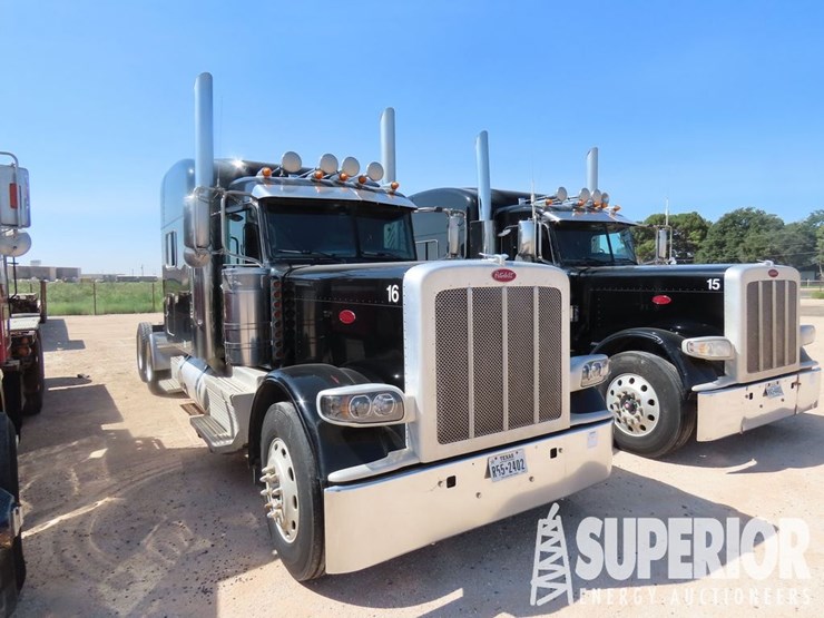2020-peterbilt-389-image-1