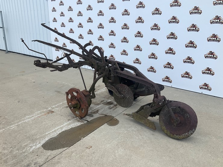 #5304-•-antique-pull-type-2-bottom-moldboard-plow-image-2