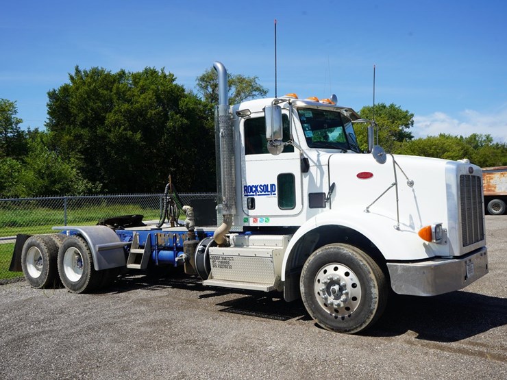 2015-peterbilt-365-t/a-daycab-truck-tractor-image-3