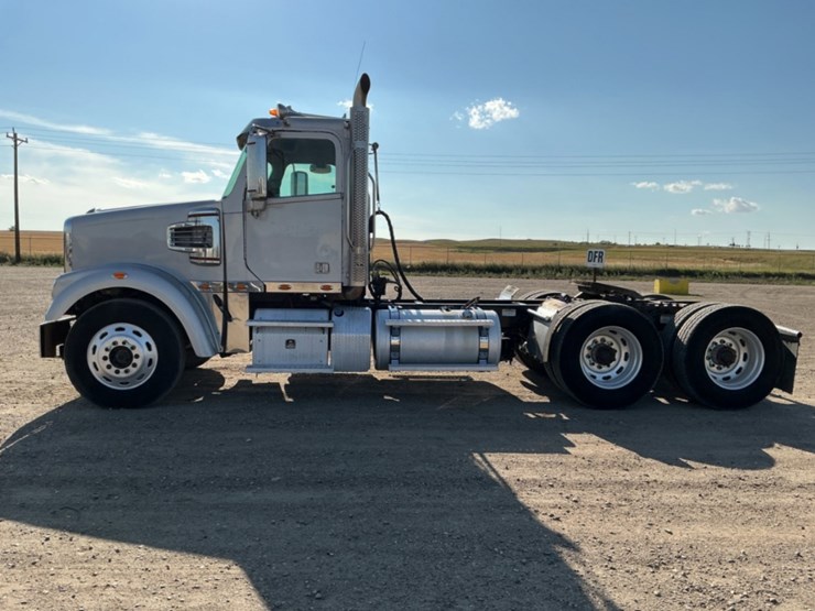 2012-freightliner-coronado-122-sd-image-8