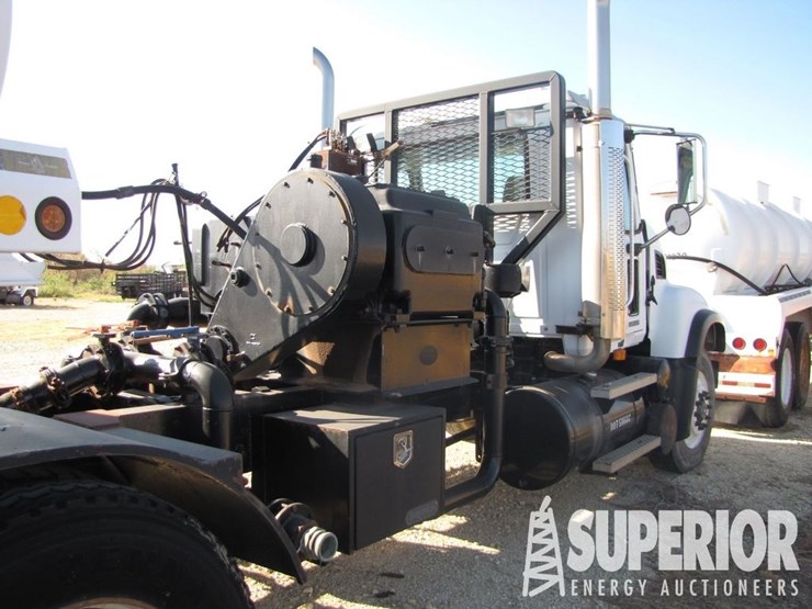 2004-massey-ferguson-8-image-4