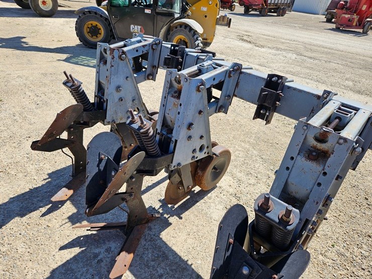 #80-•-hiniker-3pt-8-row-30"-cultivator-image-24