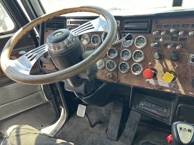 1994-peterbilt-378-image-15
