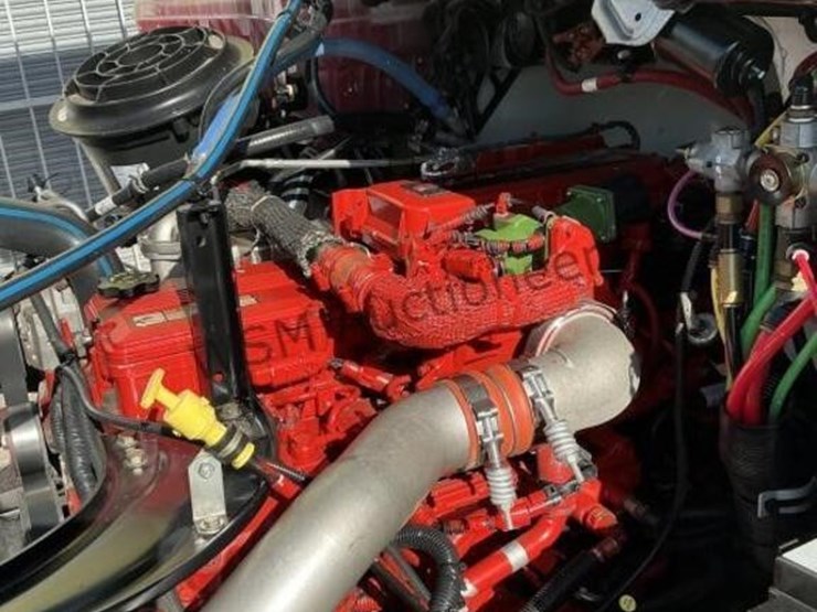 2012-freightliner-m2-106-image-20