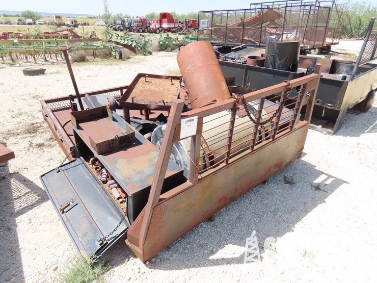 2011-massey-ferguson-8-image-2