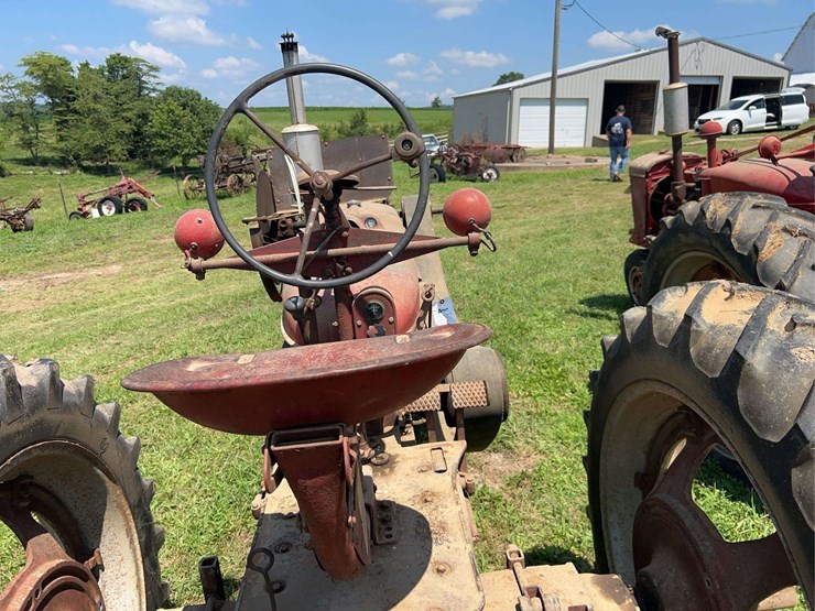 1941-farmall-h-with-mounted-buzz-saw-image-18