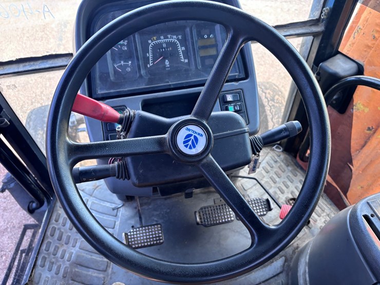 new-holland-ts100-image-11