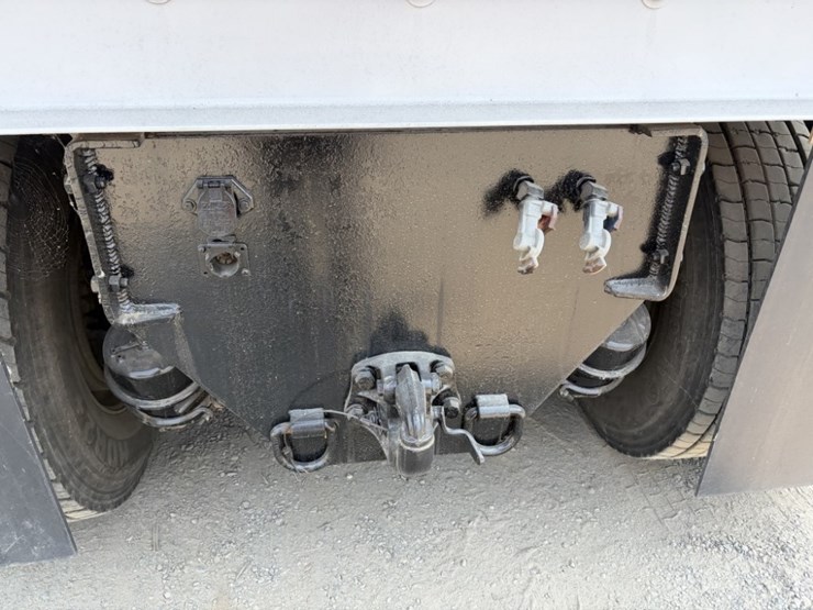 2018-freightliner-108sd-image-20