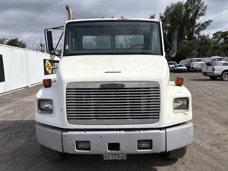 1995-freightliner-fl70-image-8