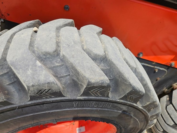 2016-kubota-ssv75-image-29