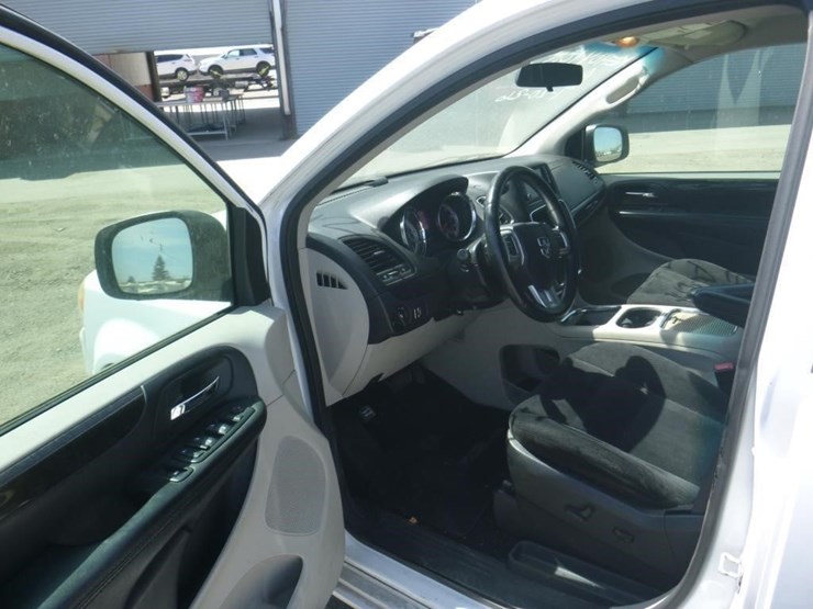 2015-dodge-grand-caravan-image-5